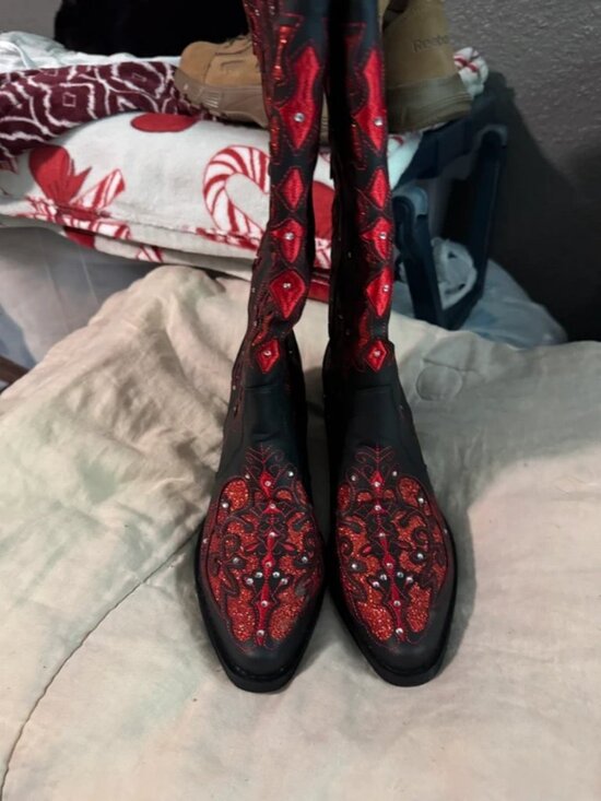 Shoes - Women’s cowboy boots with bling